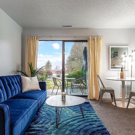 Beautiful Lake View Studio Condo At The Shores Traverse City Exterior photo