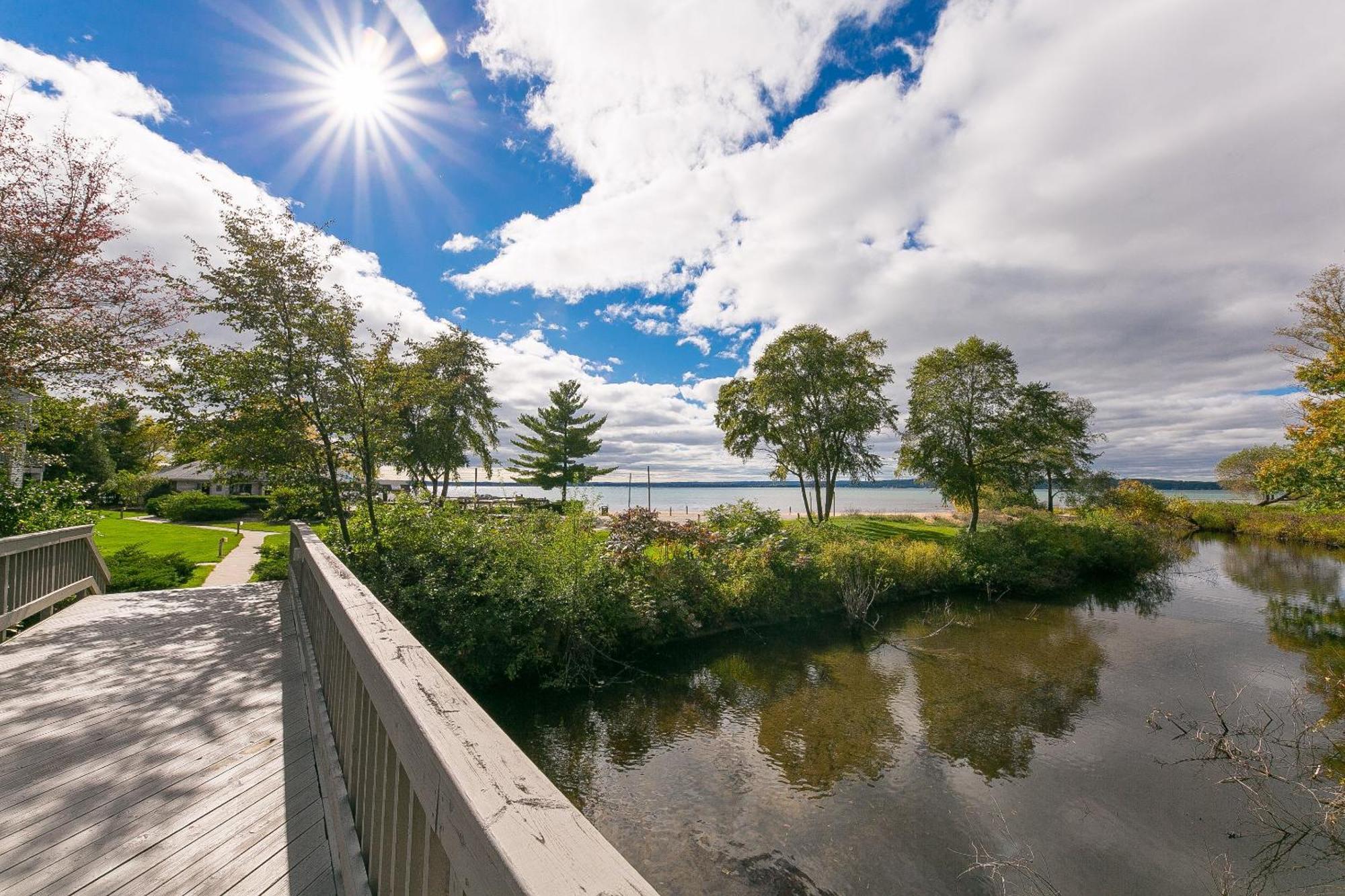Beautiful Lake View Studio Condo At The Shores Traverse City Exterior photo
